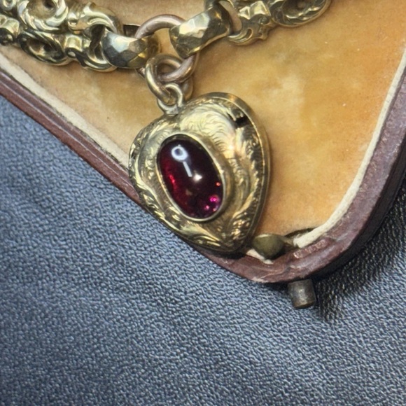 Victorian garnet bracelet 9ct/10ct acid tested. - Picture 8 of 16